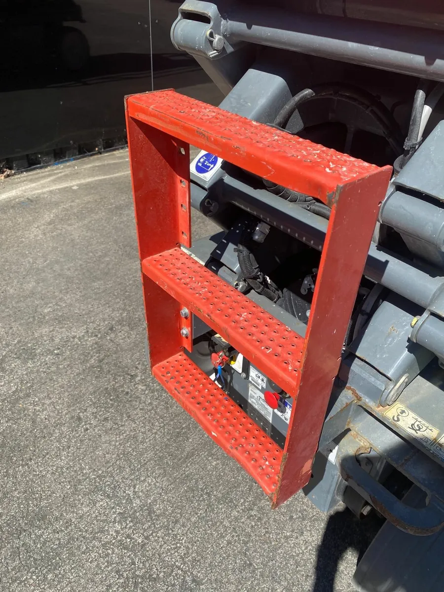 2021 Skyjack 26ft Narrow Electric Scissor Lift - Image 4