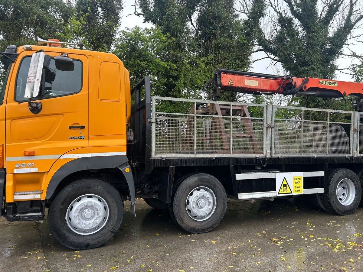 Hino 8 wheeler block lorry - Image 3