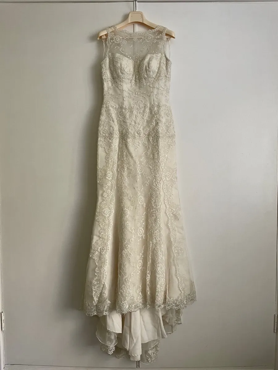 Wedding dress size 10-12 - Image 2