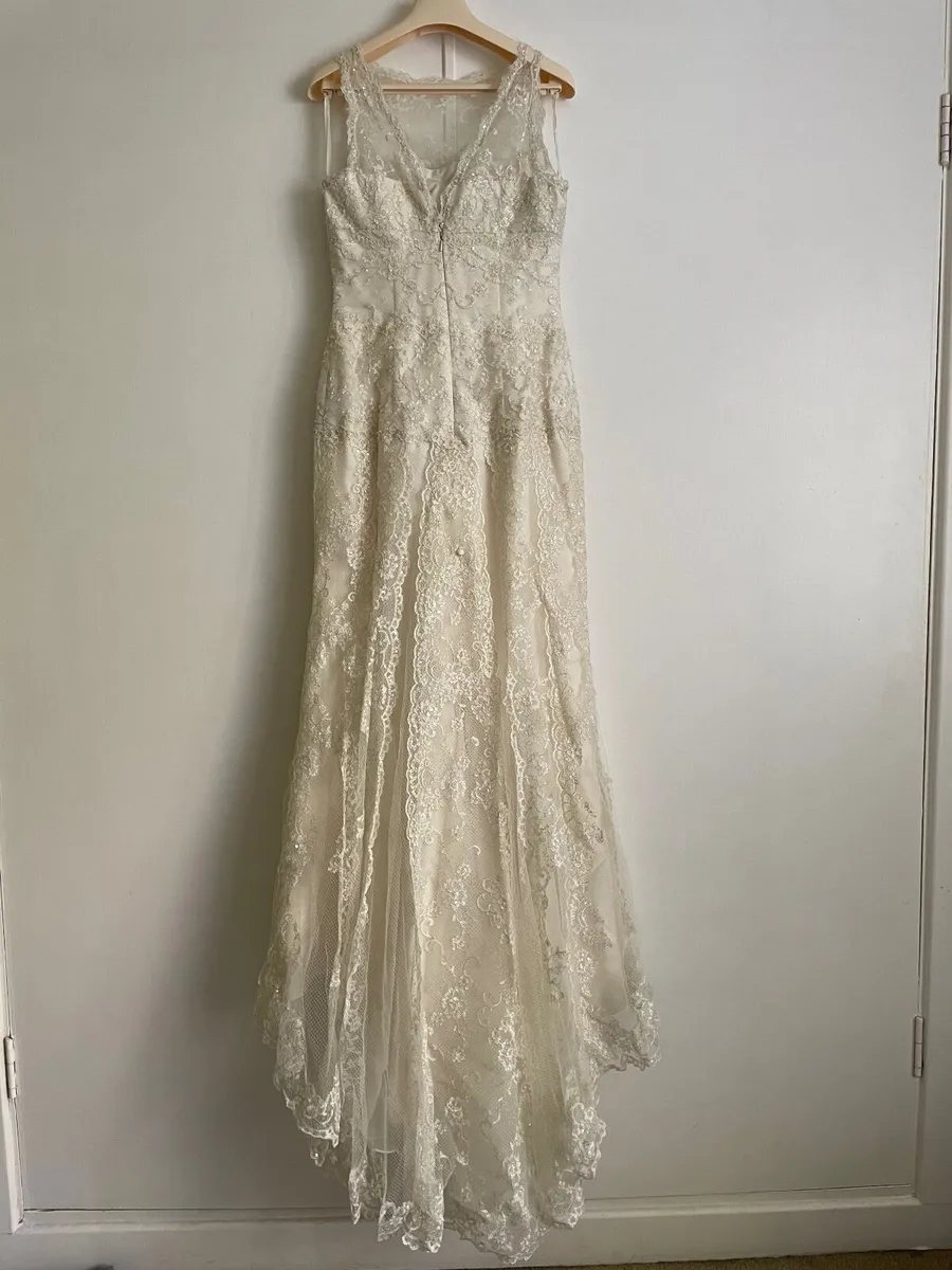 Wedding dress size 10-12 - Image 4