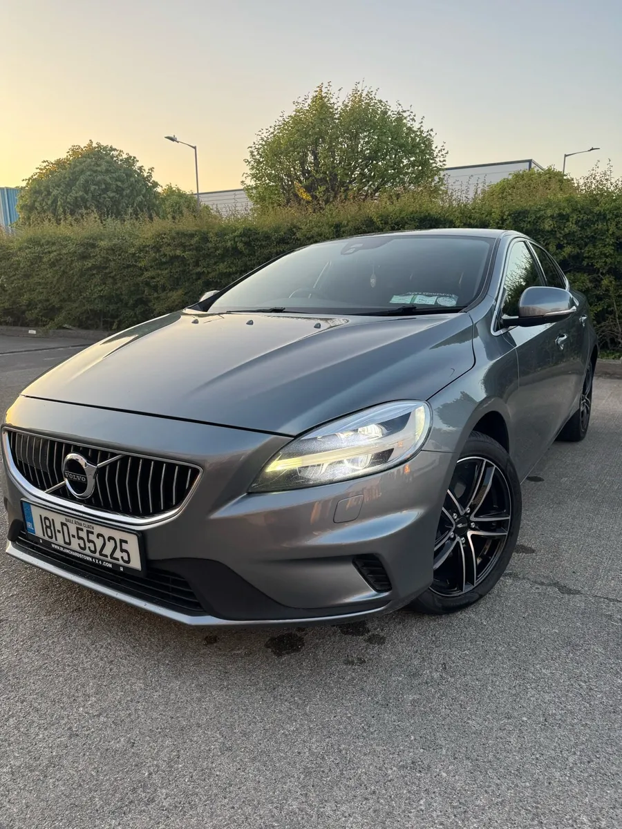 Volvo V40 2.0 R-Design - Image 1