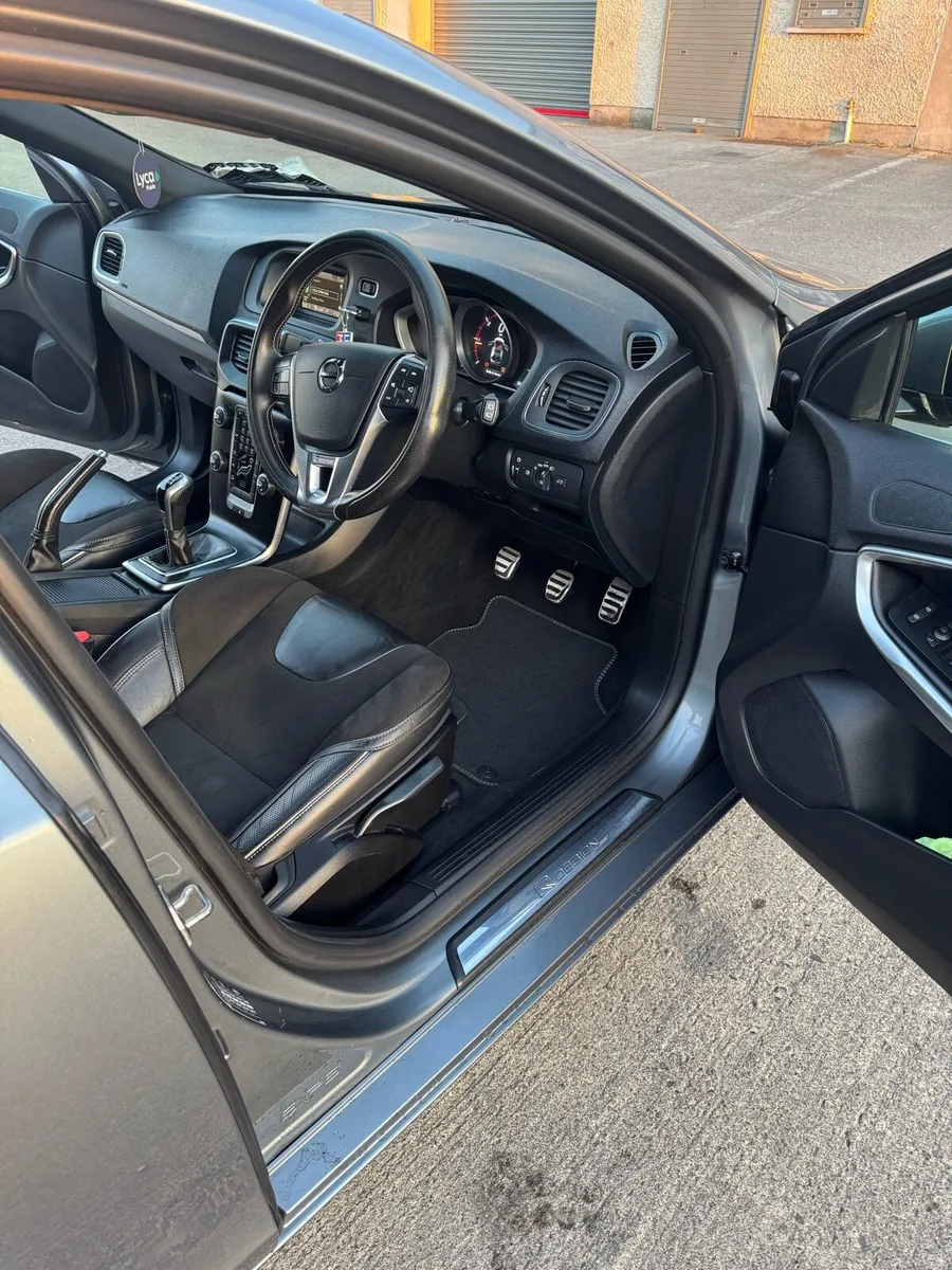 Volvo V40 2.0 R-Design - Image 3