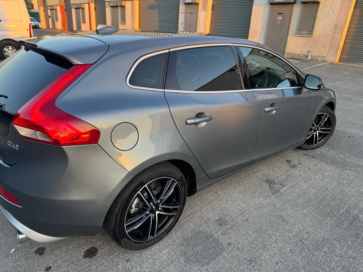 Volvo V40 2.0 R-Design - Image 4