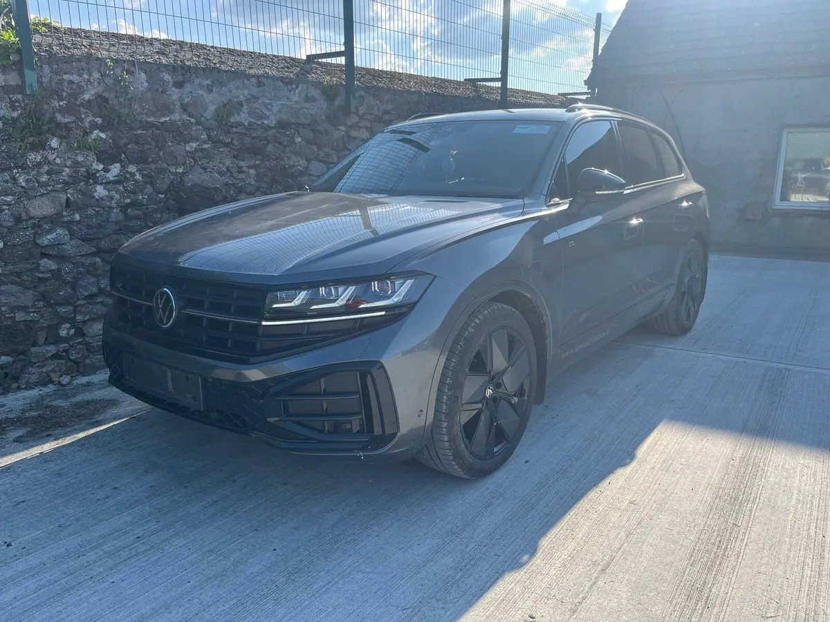 242, VW Touareg R-line - Image 2