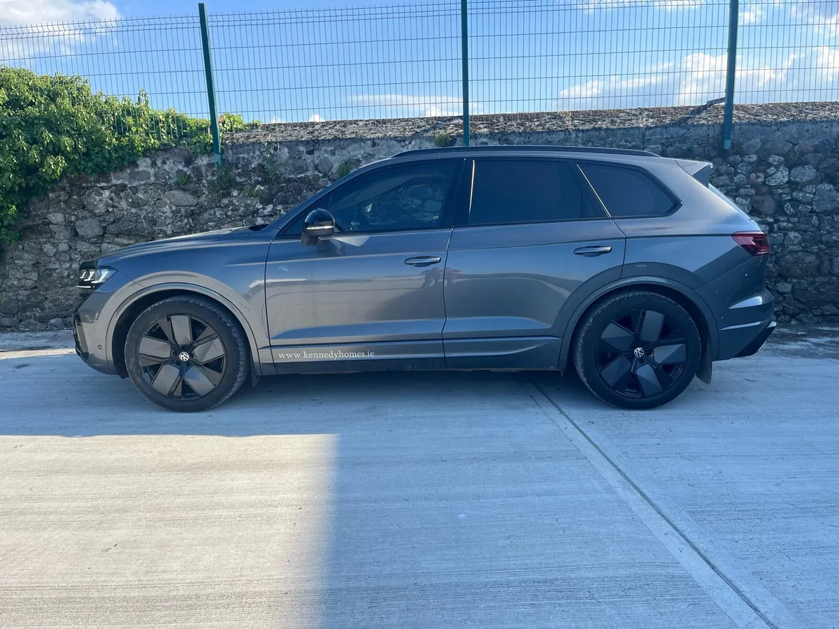 242, VW Touareg R-line - Image 3