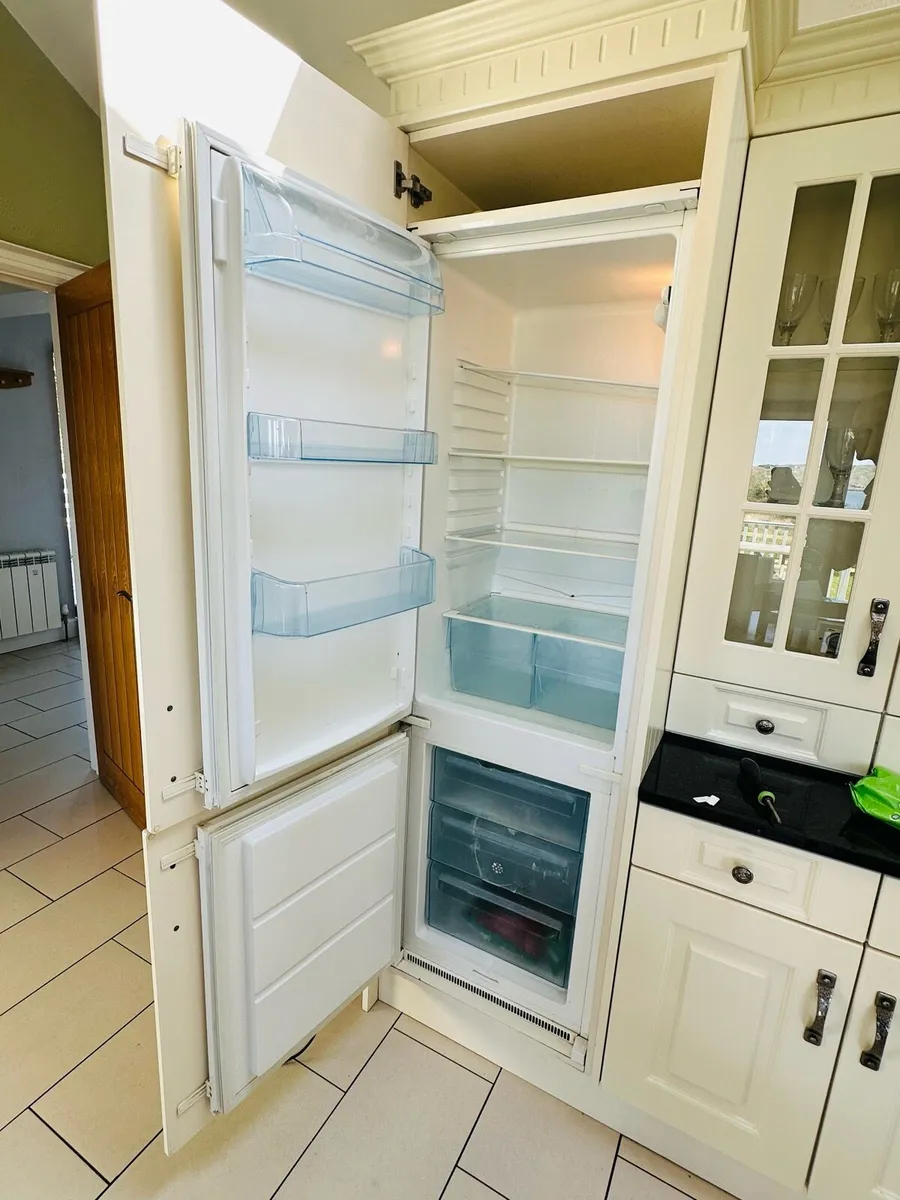 Integrated fridge, built under oven and hob - Image 2