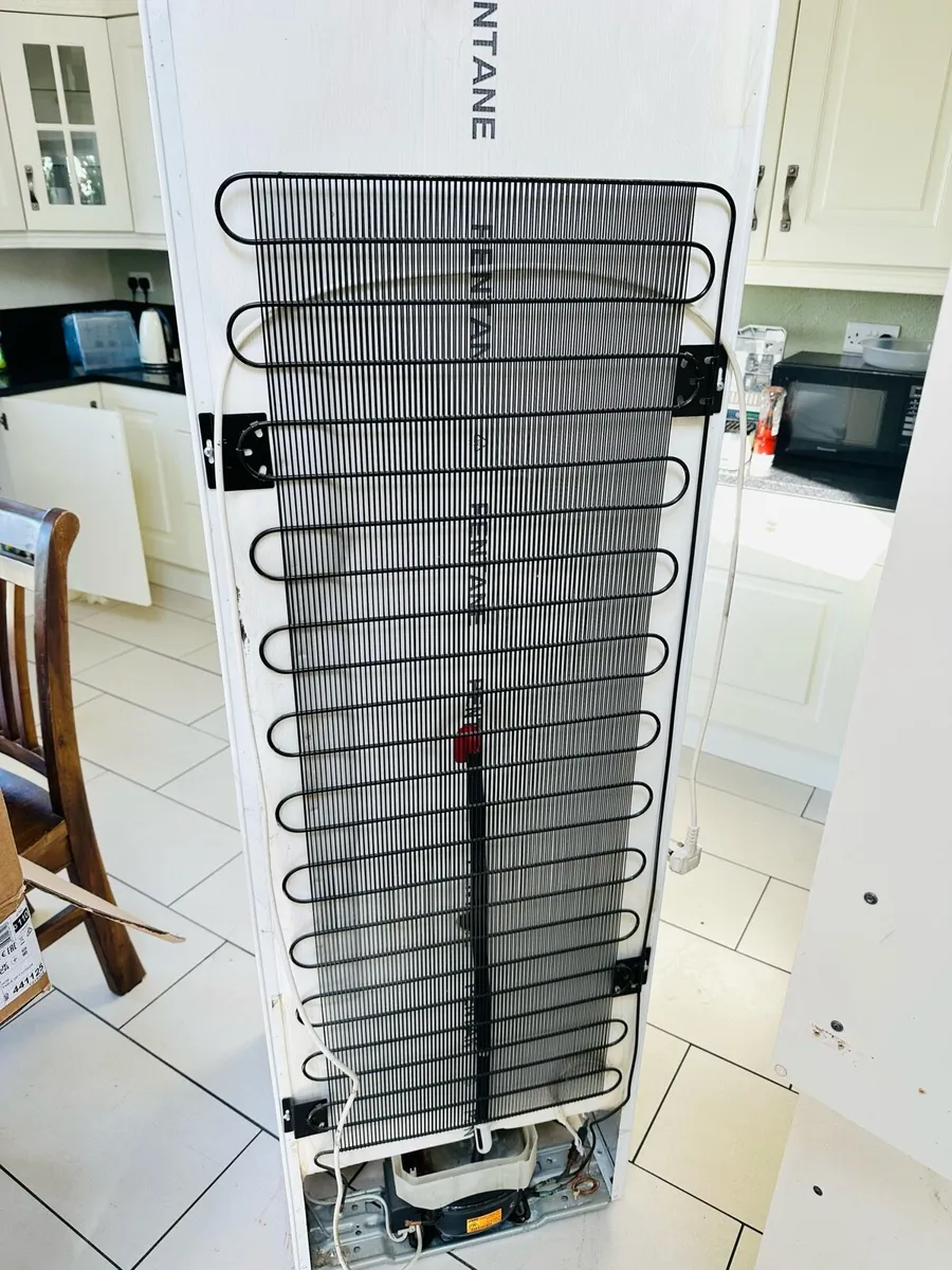 Integrated fridge, built under oven and hob - Image 3