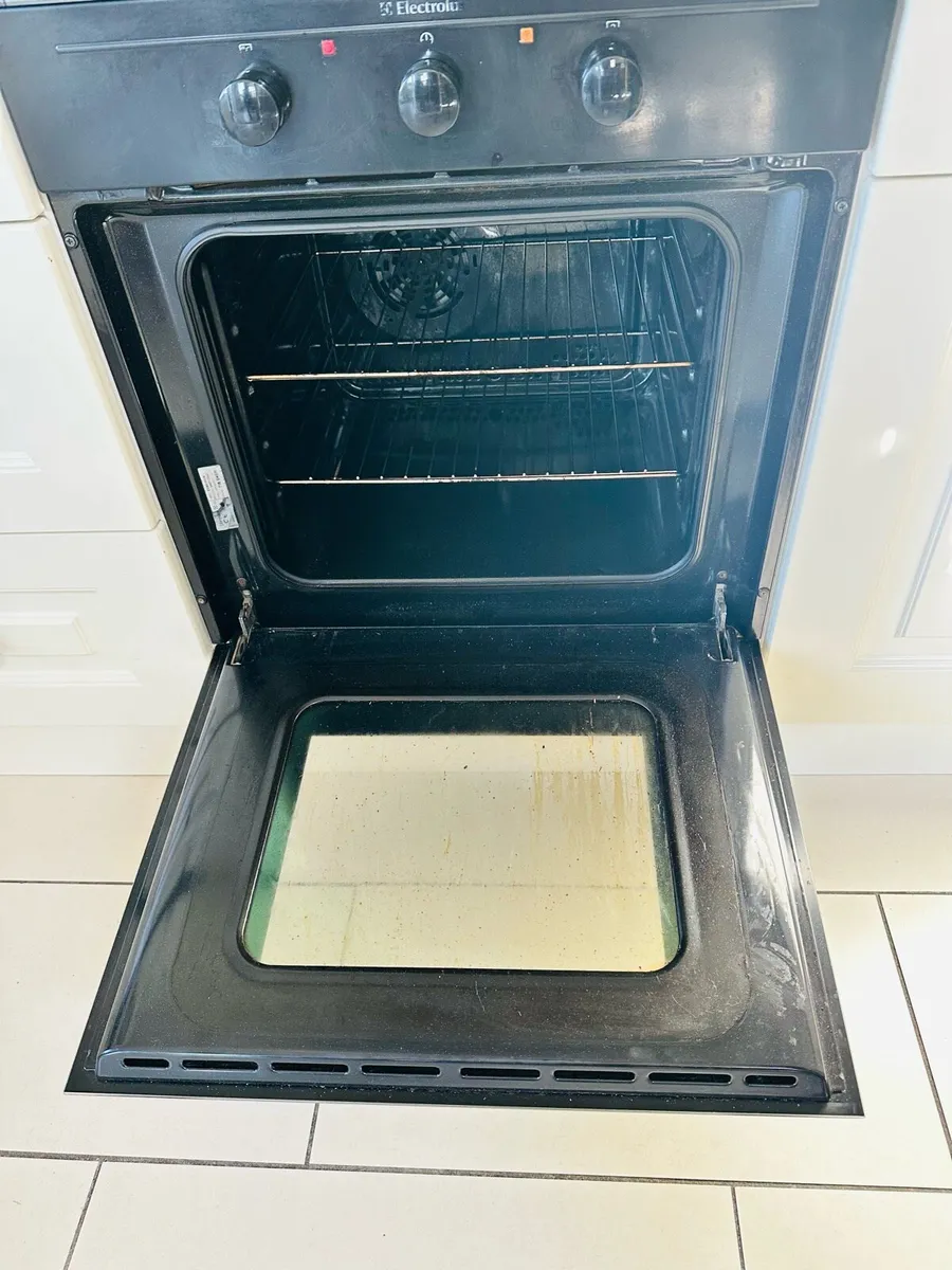 Built under oven and hob - Image 2