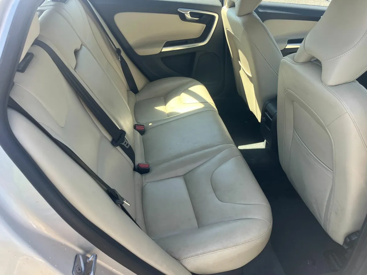 Volvo V60 2016 - Image 2