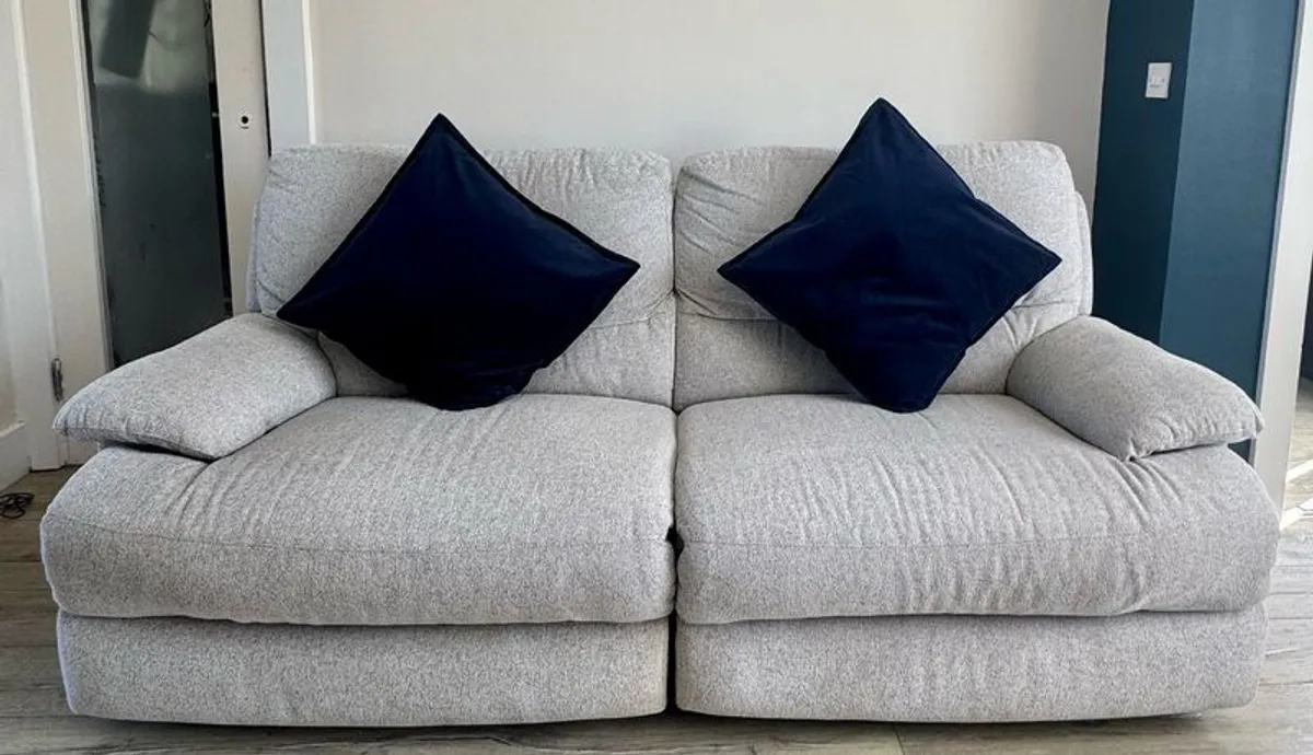 3 seater electric recline with USB charging ports - Image 1