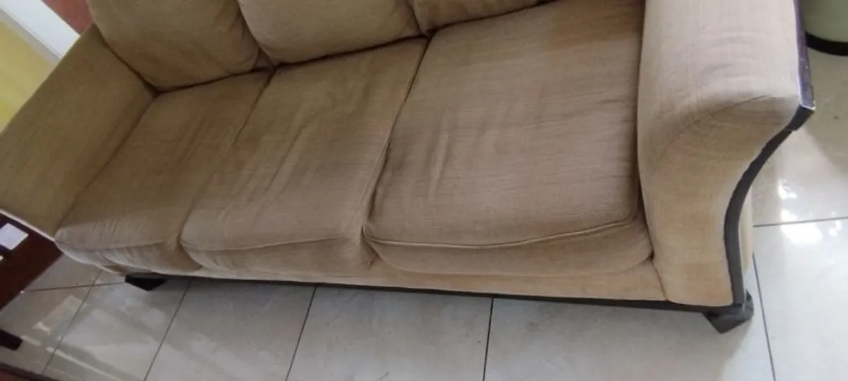 Beautiful sofas, well built and extremely comfortable - Image 3