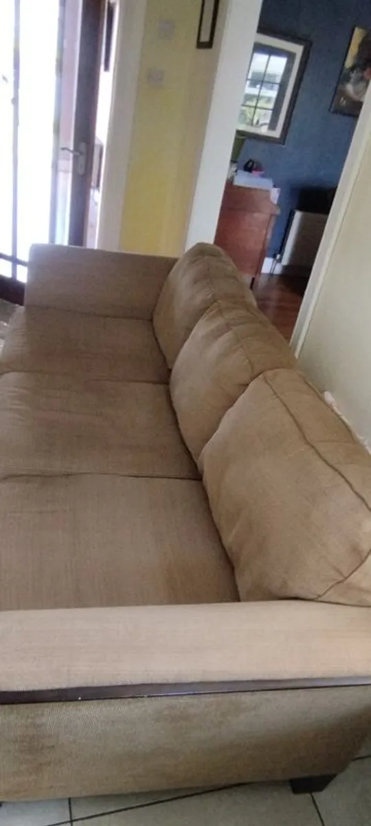 Beautiful sofas, well built and extremely comfortable - Image 4