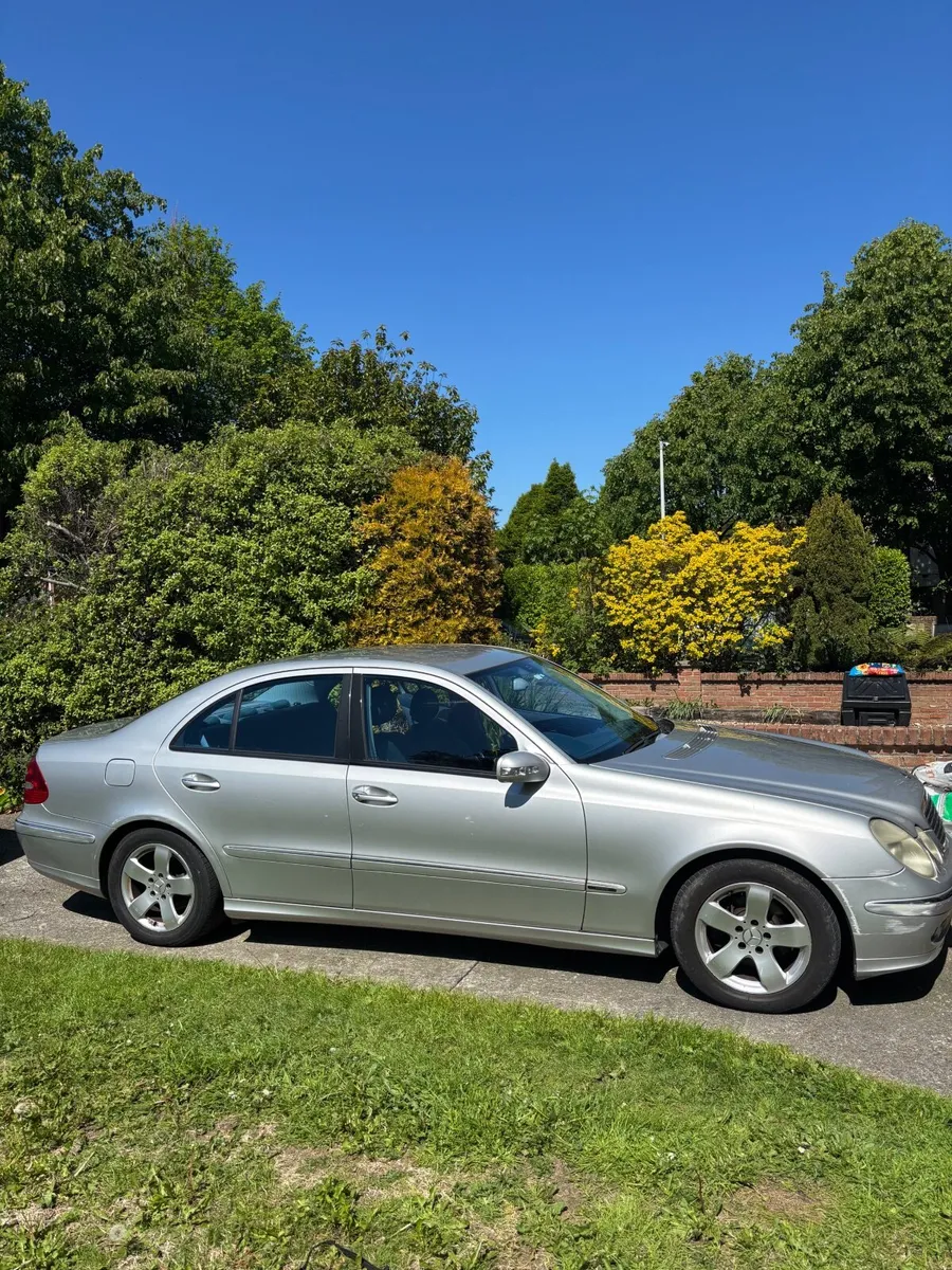 Mercedes Benz E 200 kompressor avantgarde 2004 - Image 1