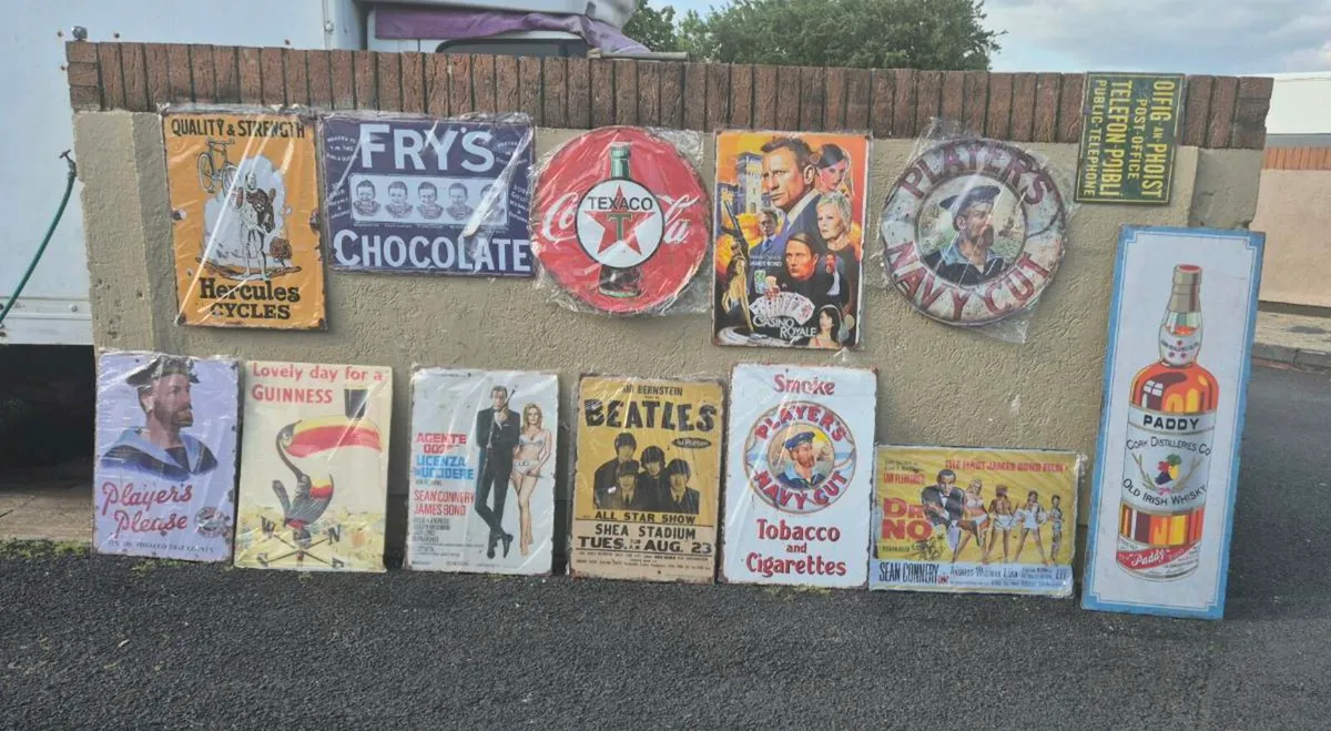Selection of pubs sign - Image 1