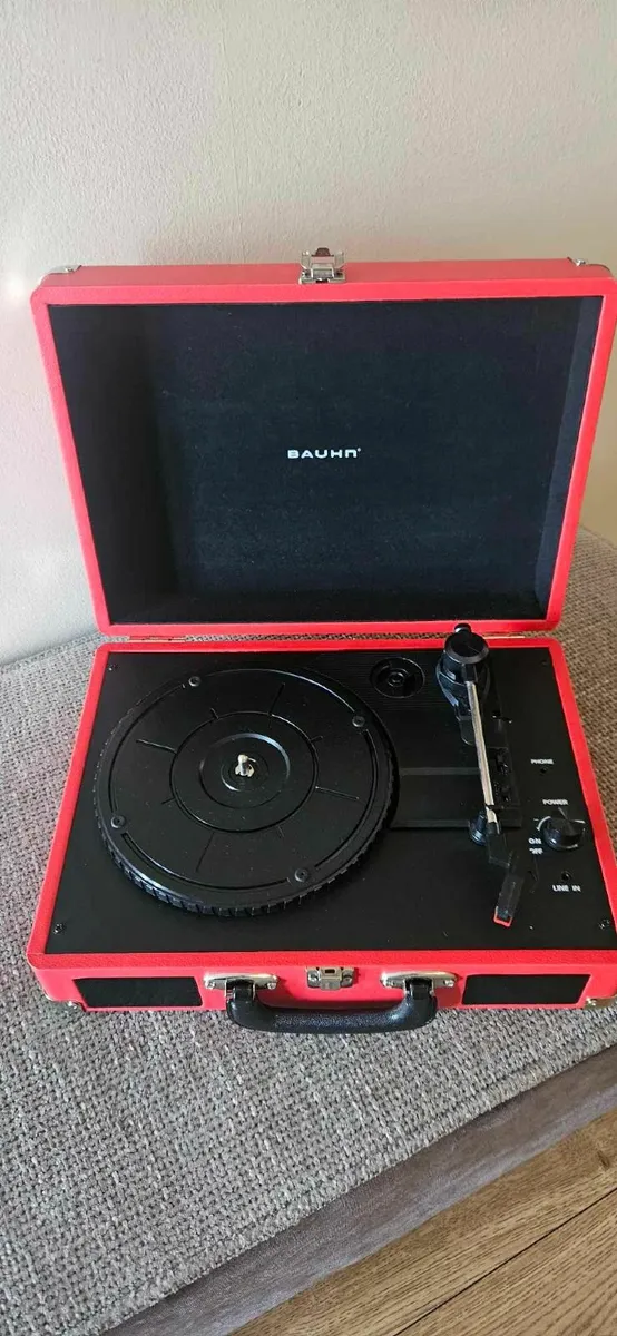 Bauhn vintage suitcase turntable - Image 1