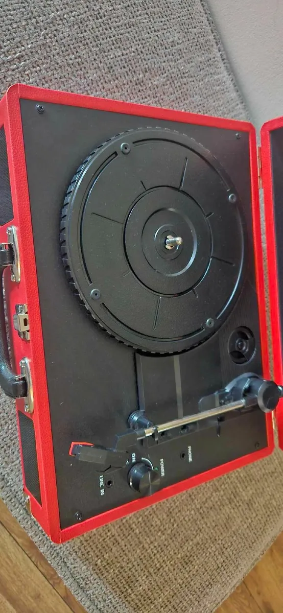 Bauhn vintage suitcase turntable - Image 3