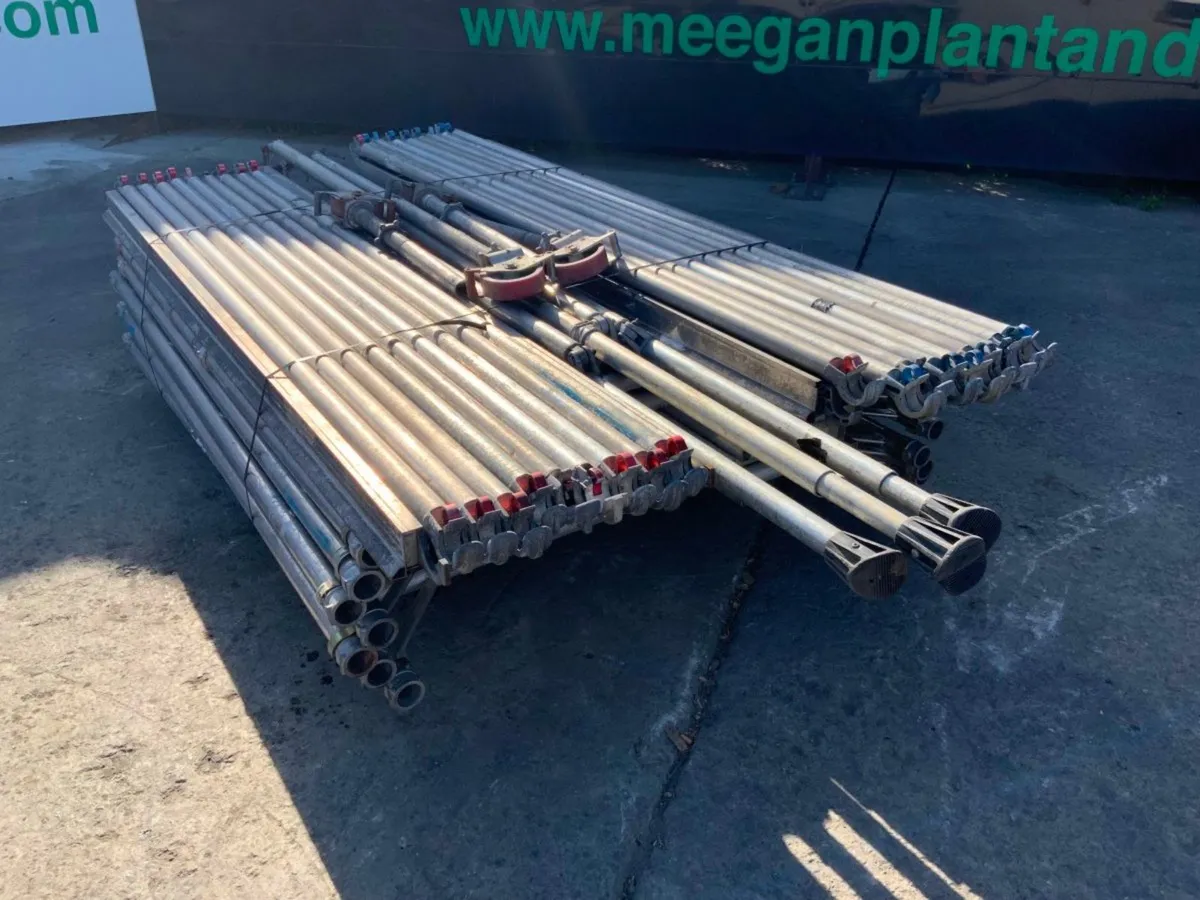 24ft x 8ft x 4ft ALUMINIUM SCAFFOLDING TOWER...18 - Image 4