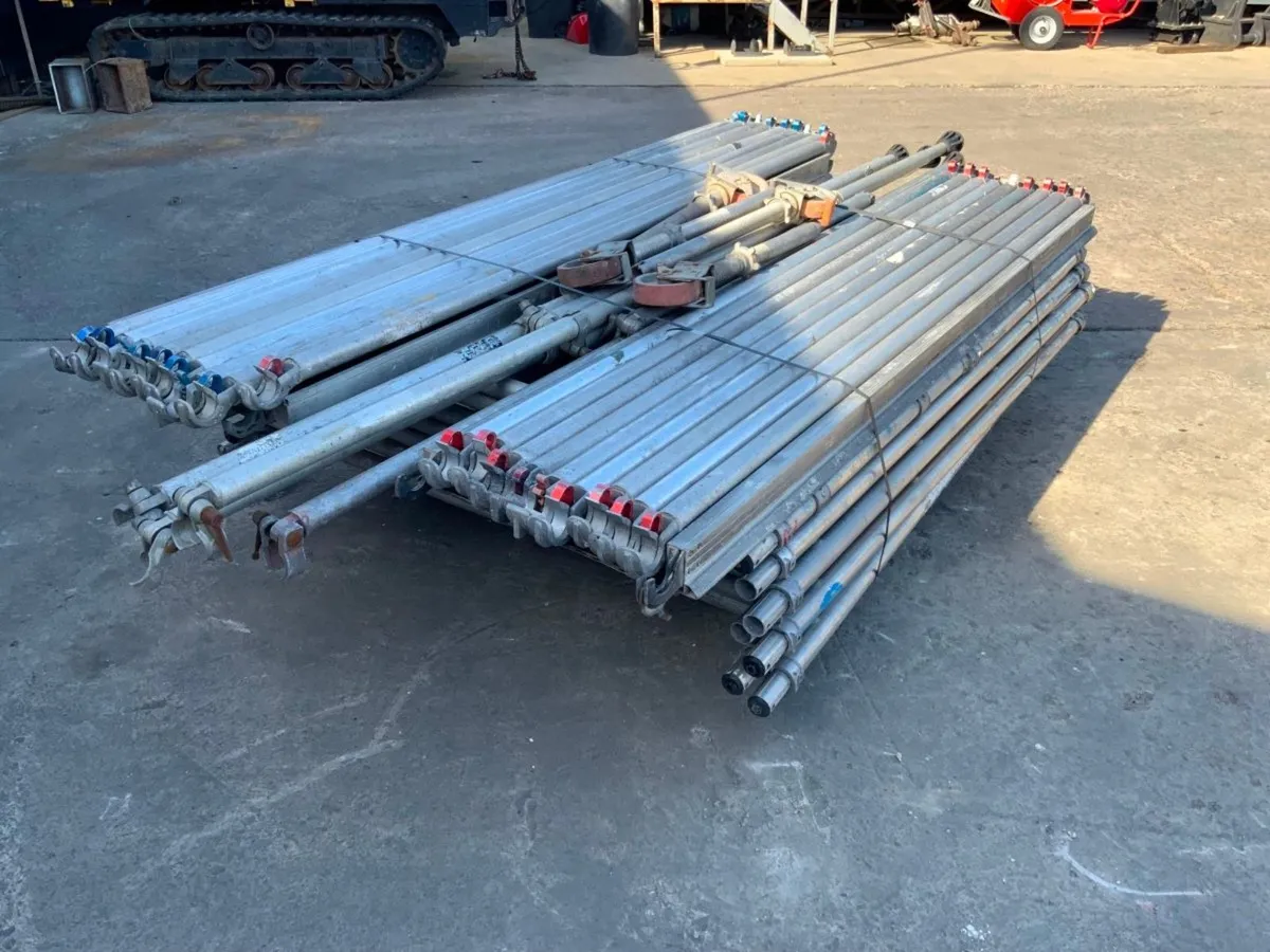 24ft x 8ft x 4ft ALUMINIUM SCAFFOLDING TOWER...18 - Image 3