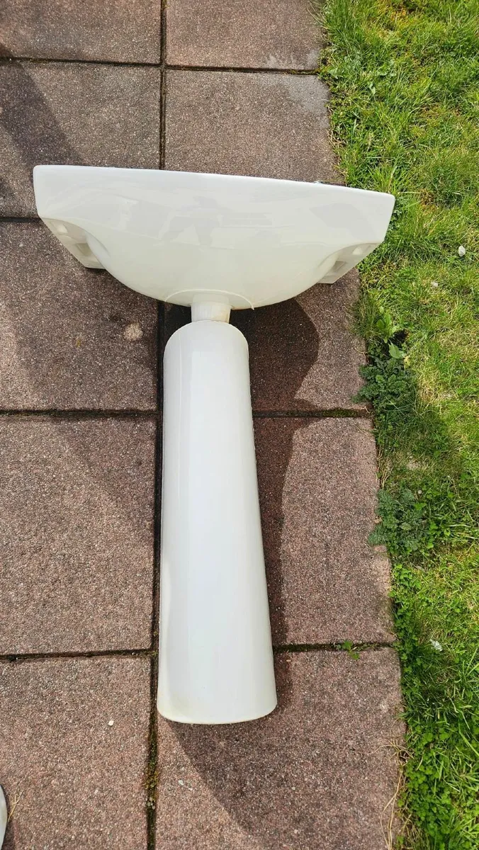 sink and pedestal - Image 1