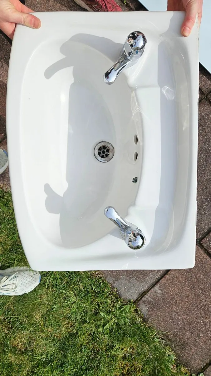 sink and pedestal - Image 4