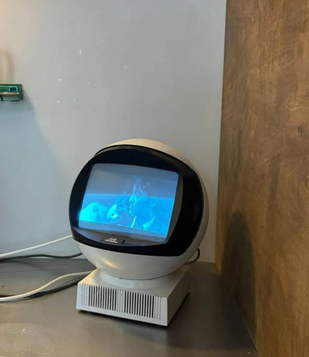 Space age 1960 vintage TV - refurbished - Image 2