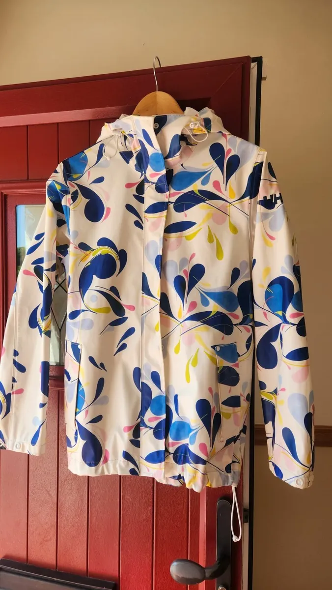 Helly Hansen jacket (open to reasonable offers) - Image 4