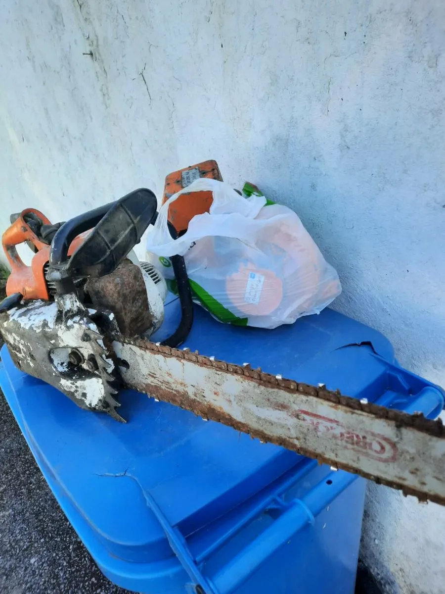 Vintage stihl chainsaw and parts - Image 2