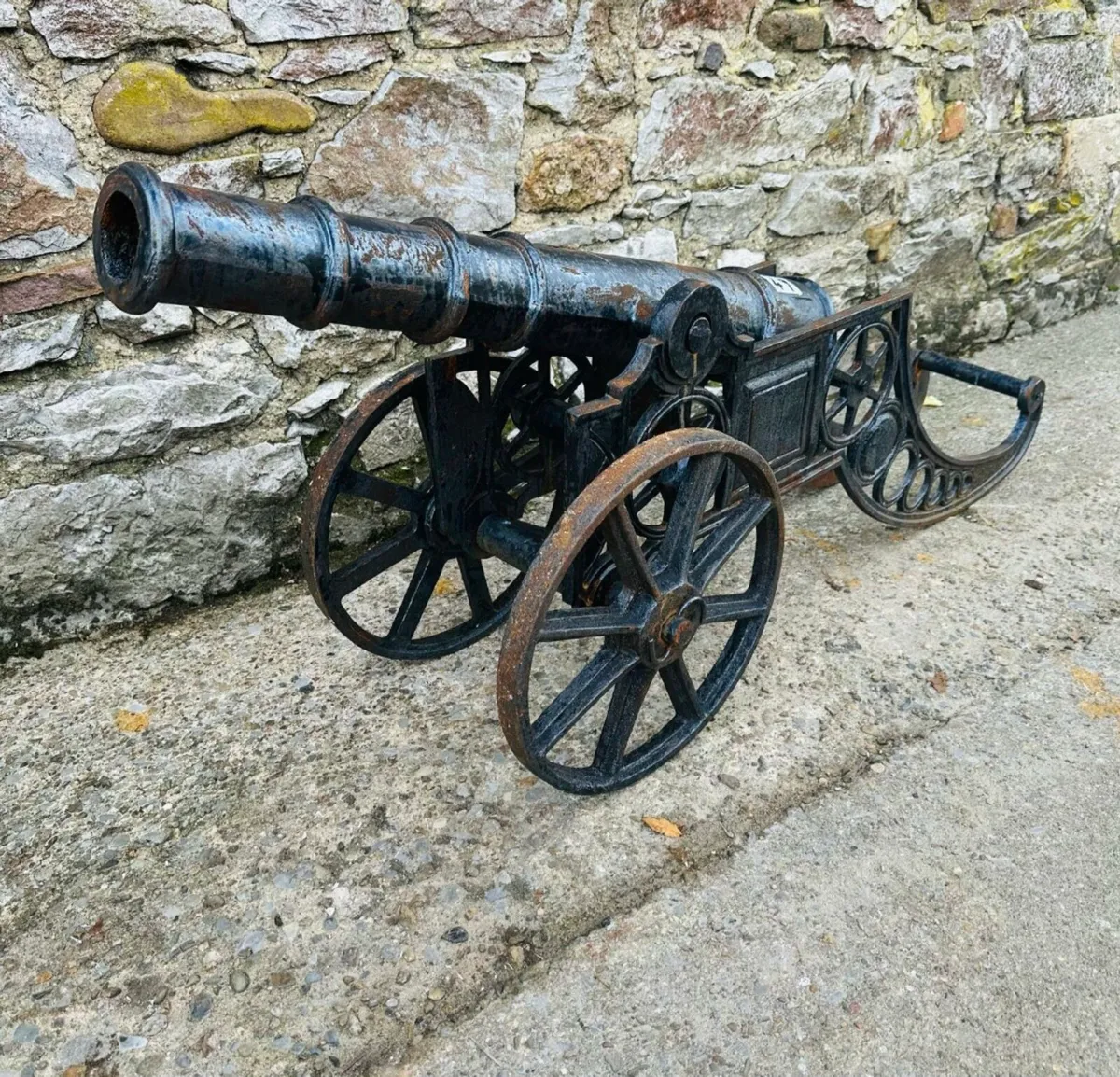 Cast iron cannons  pair 2 - Image 1