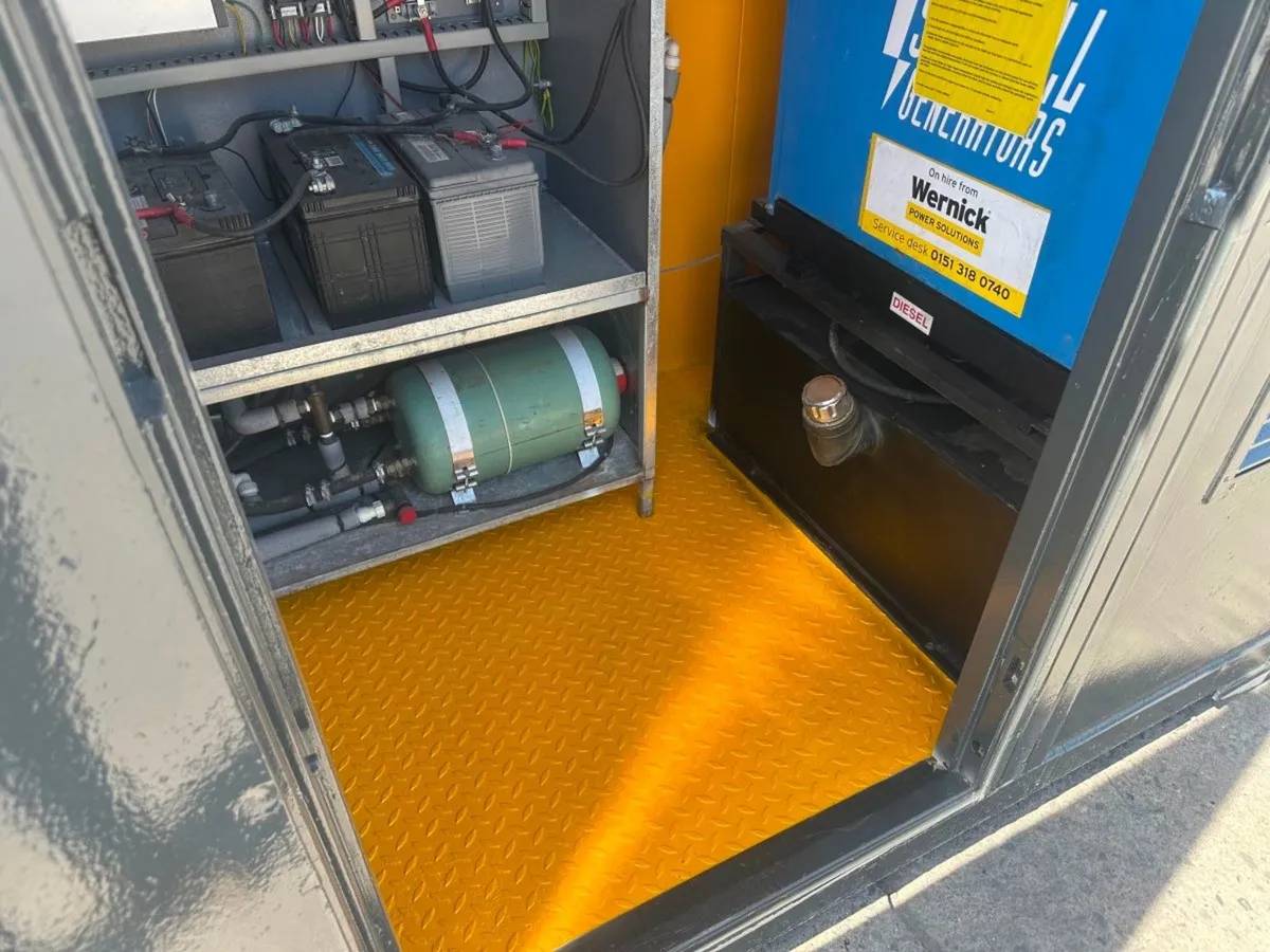 28 x 9 welfare unit , toilet , generator kitchen - Image 4