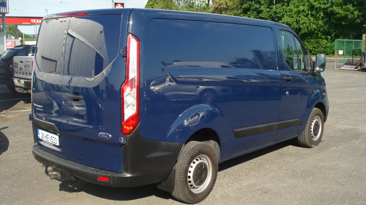 Ford Transit 2021 - Image 2