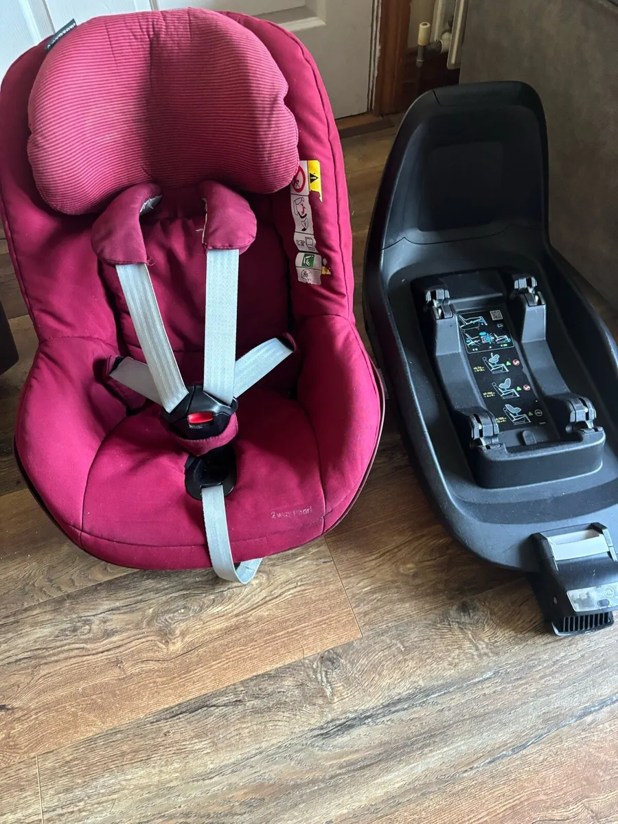Maxi cosi 2 way pearl Carseat + isofix base - Image 1