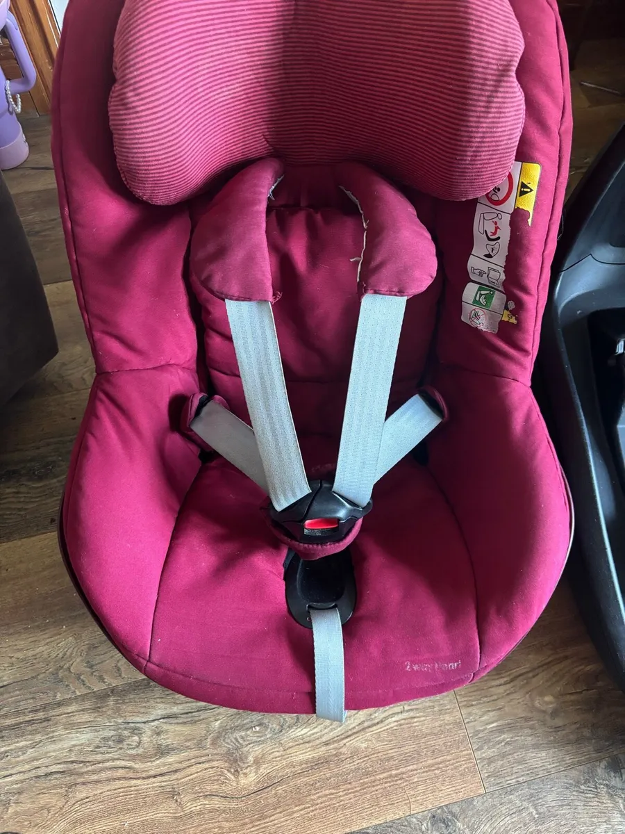 Maxi cosi 2 way pearl Carseat + isofix base - Image 2