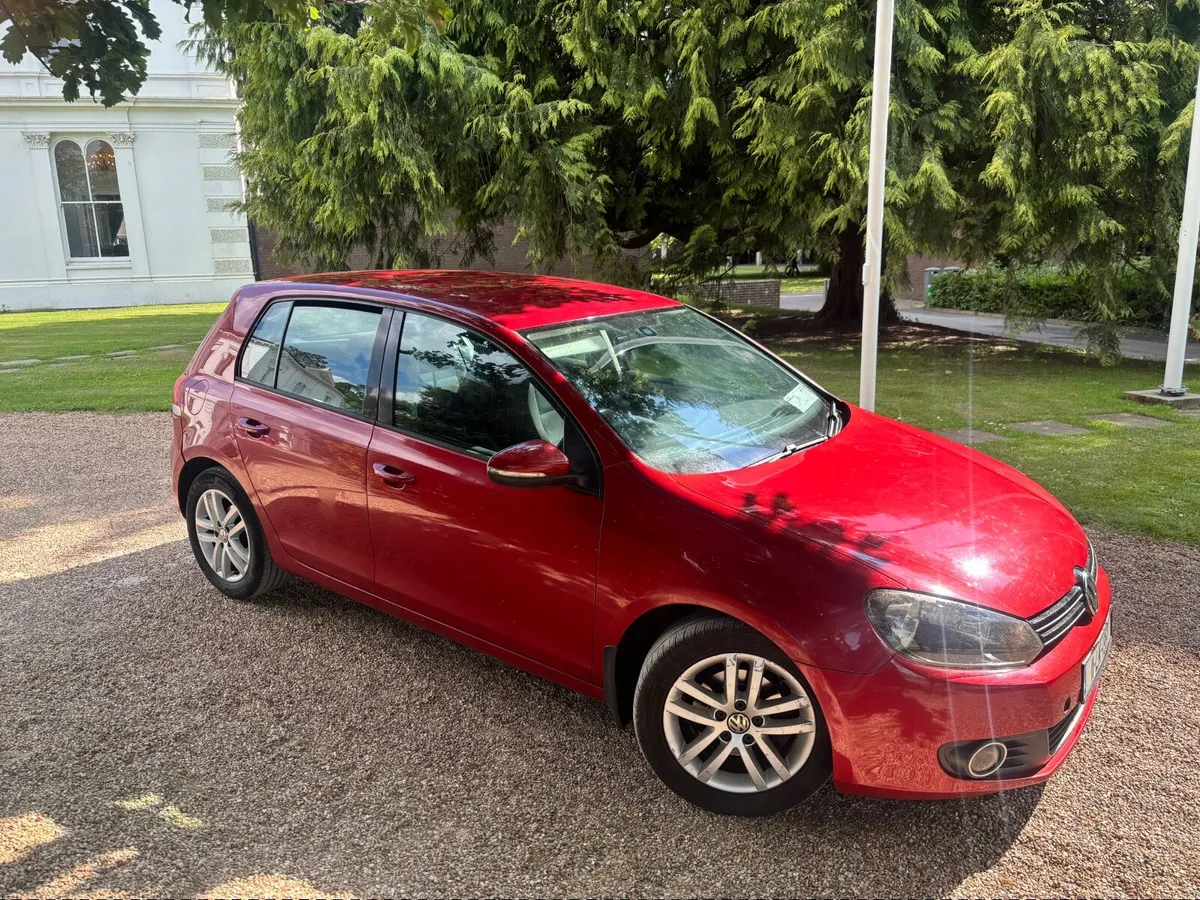 2011 Volkswagen Golf 1.6 TDI high line model - Image 2