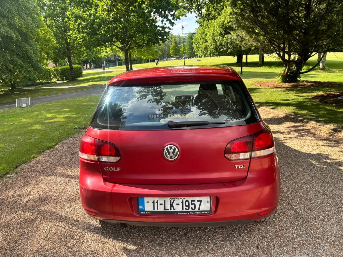 2011 Volkswagen Golf 1.6 TDI high line model - Image 3