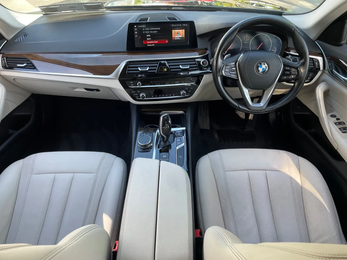 520i - SE - AUTO - PETROL - HEATED LEATHER-NEW NCT - Image 3