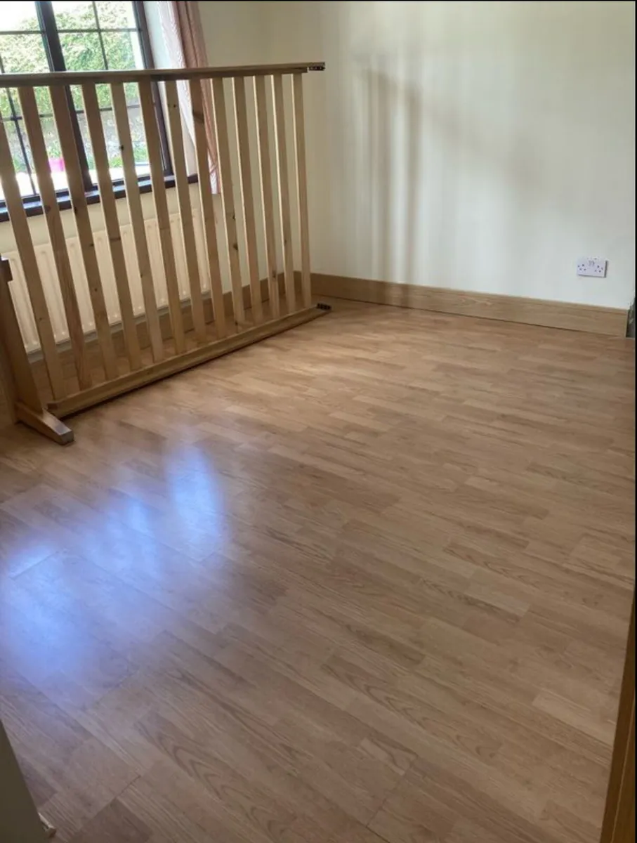 Oak laminate flooring - Image 1