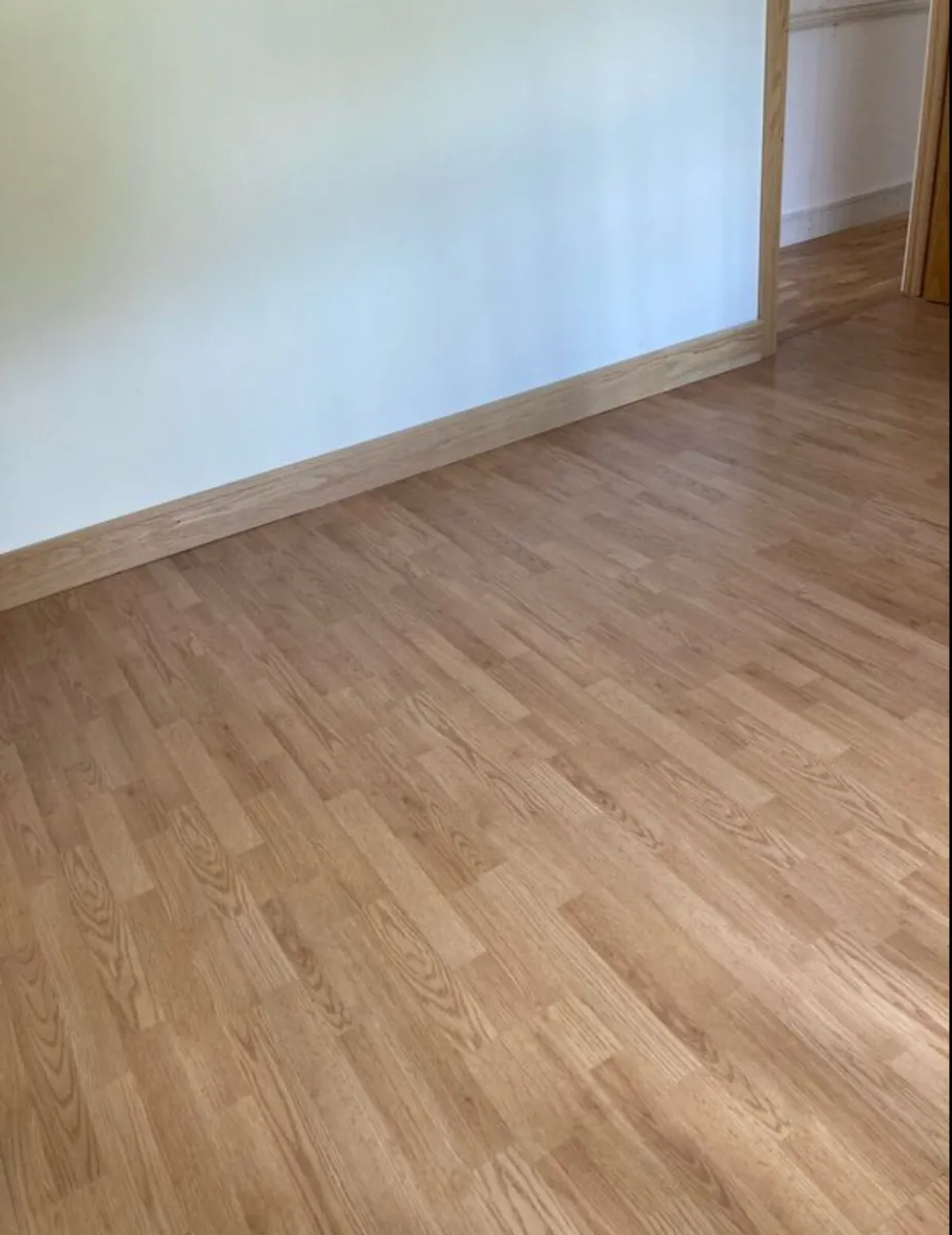 Oak laminate flooring - Image 2