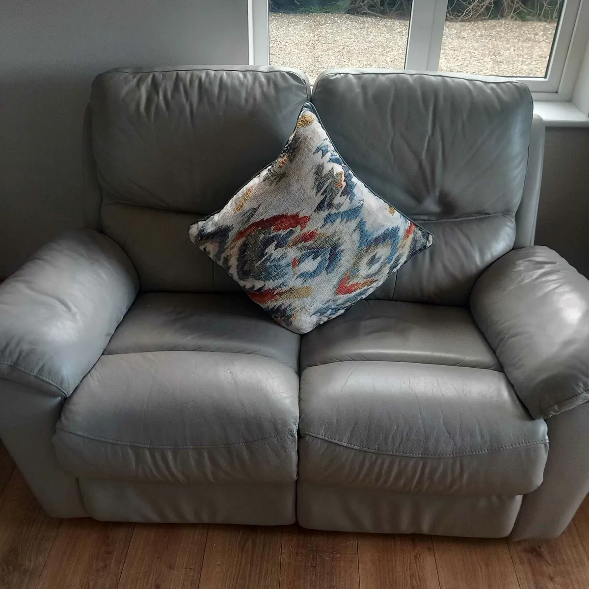 2 seater and 1 seater leather recliners - Image 1
