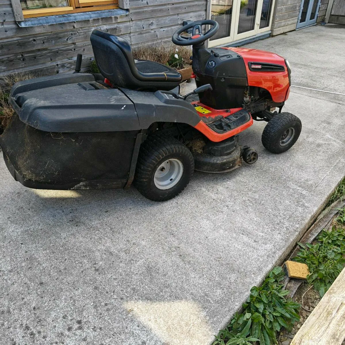 Ride on lawnmower - Image 2