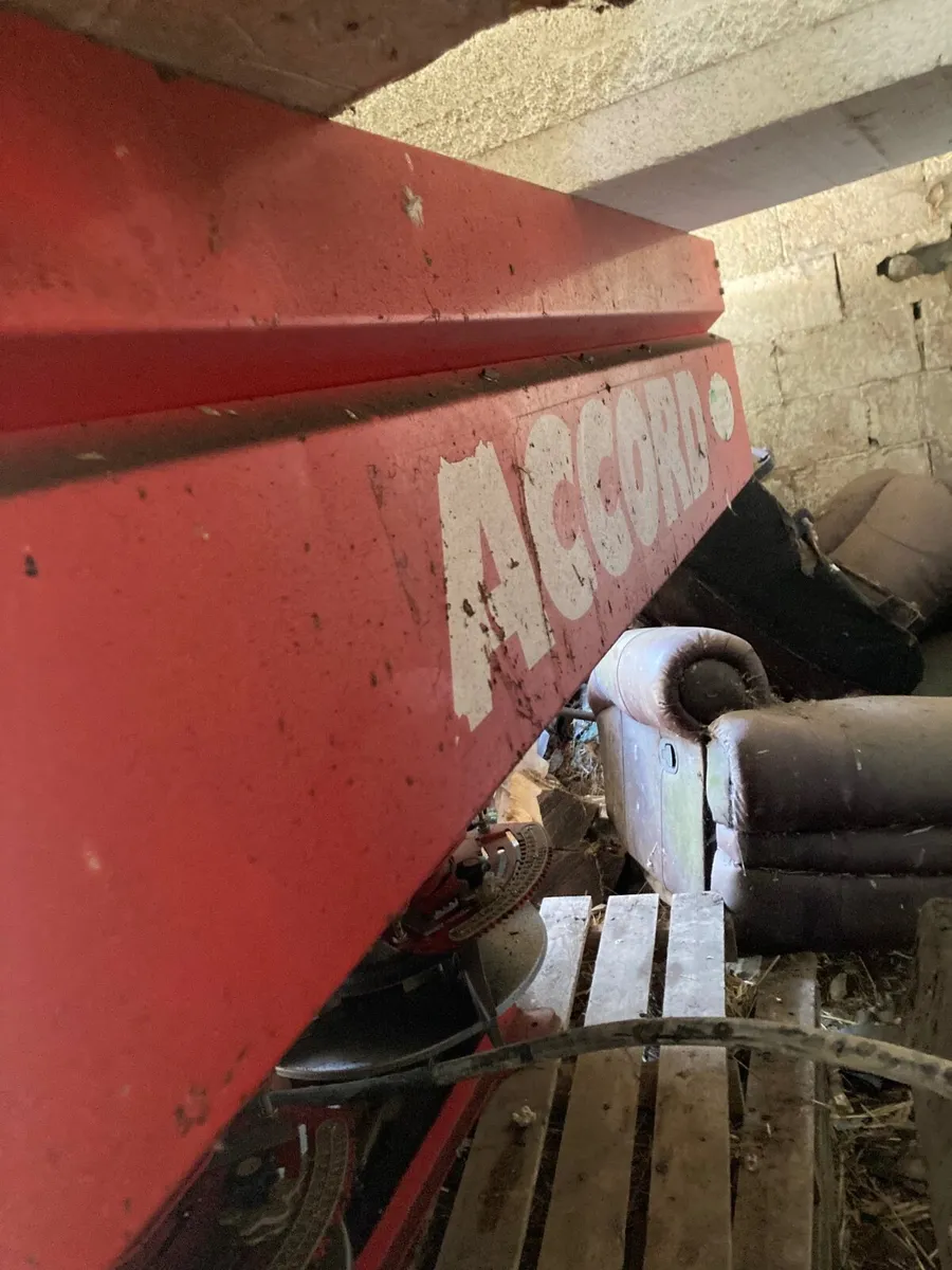 Fertiliser spreader - Image 2