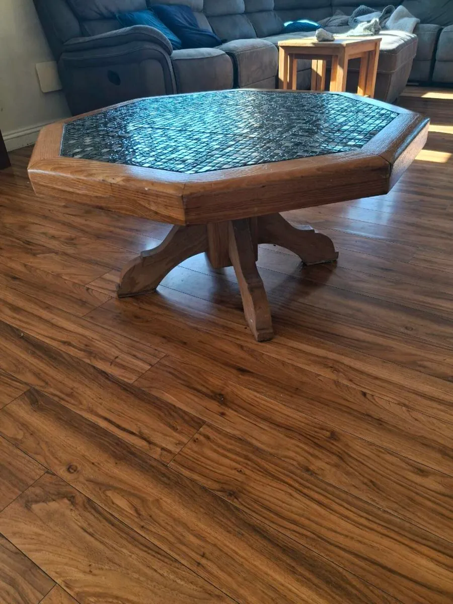 COFFEE TABLE - Image 1