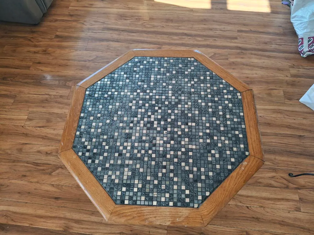 COFFEE TABLE - Image 2