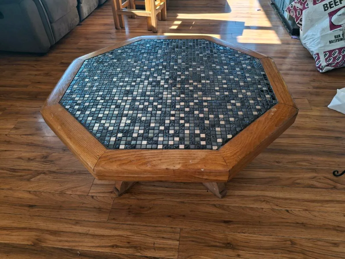 COFFEE TABLE - Image 3