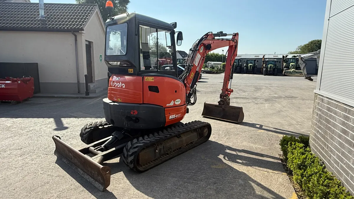 Kubota U35-3 Mini Digger - Image 3