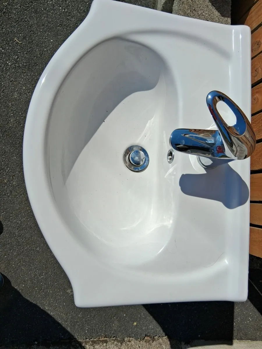 Bathroom sink with mixer tap - Image 2