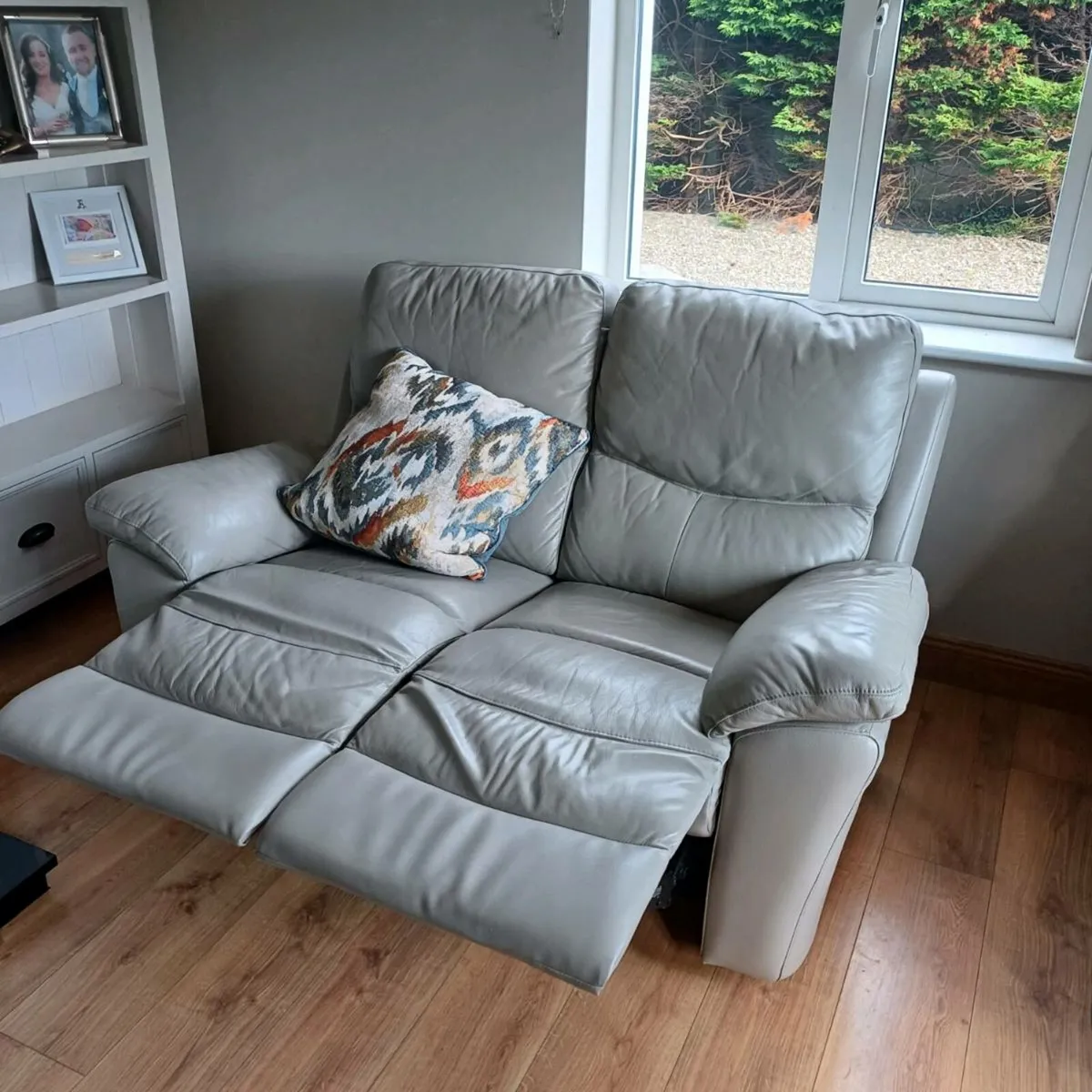 2 seater and 1 seater leather recliners - Image 3
