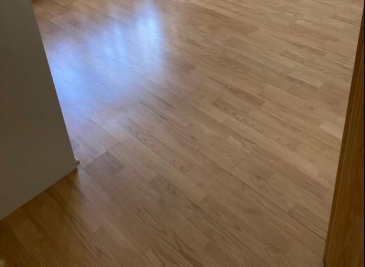 Oak laminate flooring - Image 2