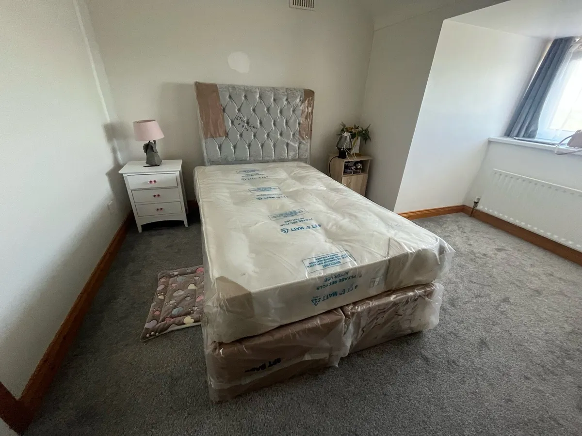 Bed - Image 1