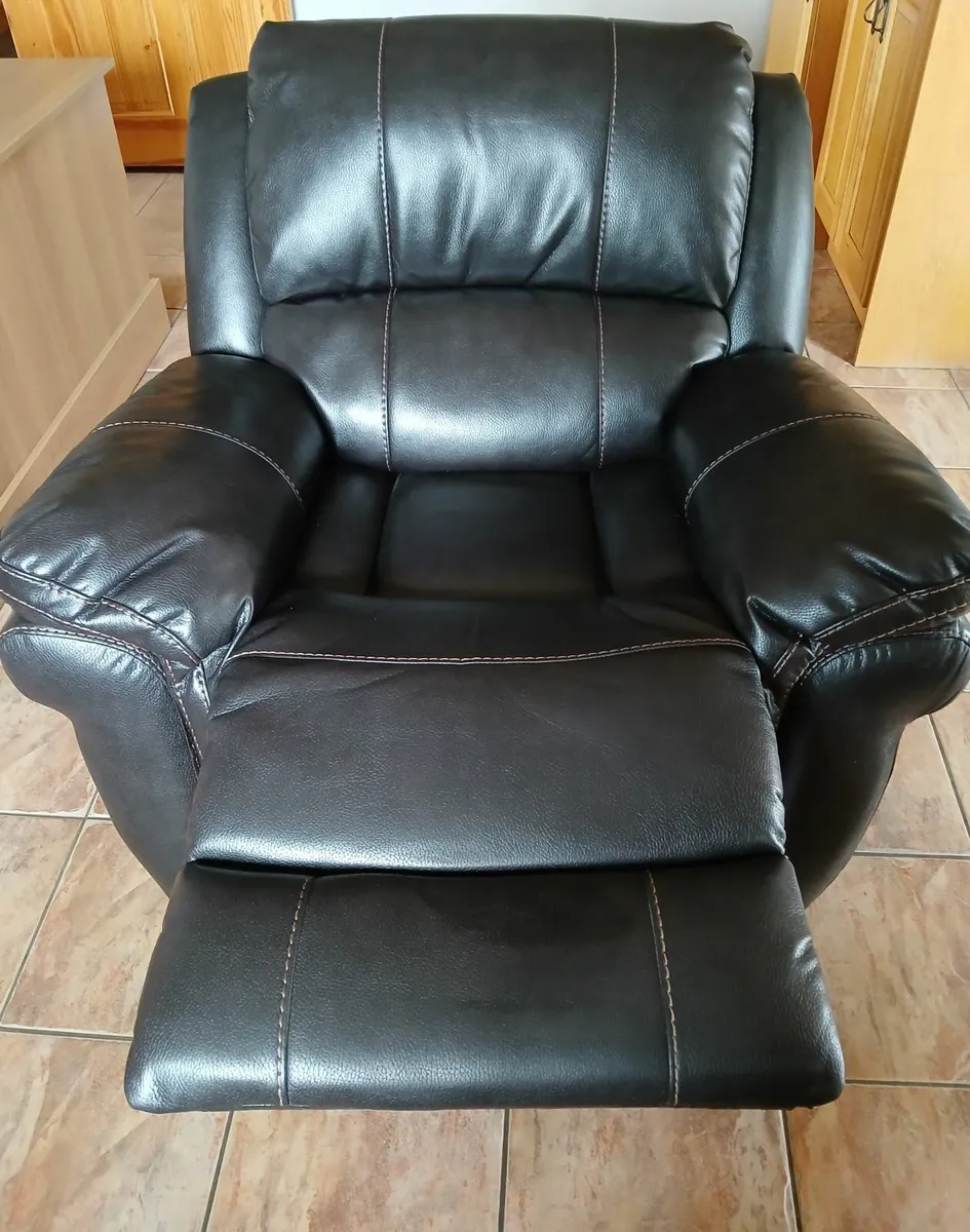 Leather armchair recliner x 2 - Image 1