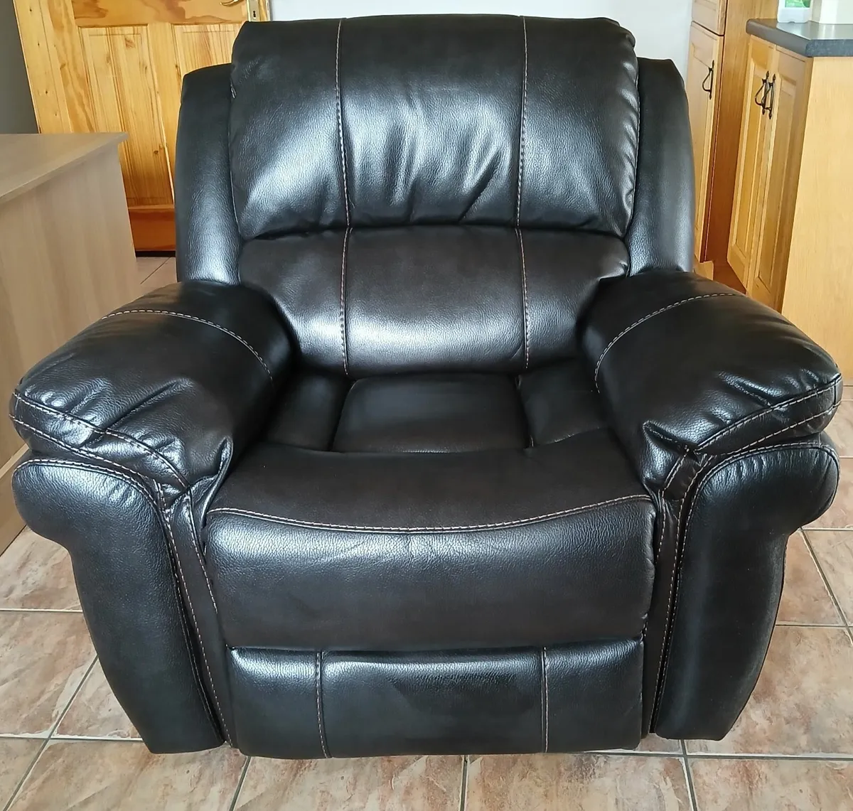 Leather armchair recliner x 2 - Image 3